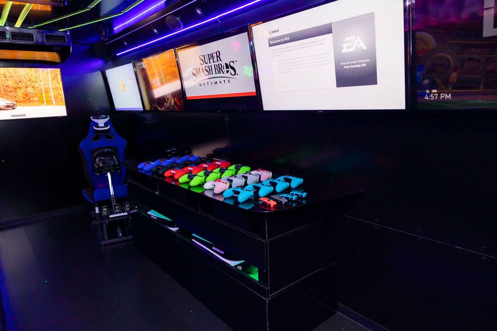 0E3A7855 karaoke party miami, fortnite events miami, game truck, gaming truck miami, vr truck rental, glow party miami, virtual reality game truck